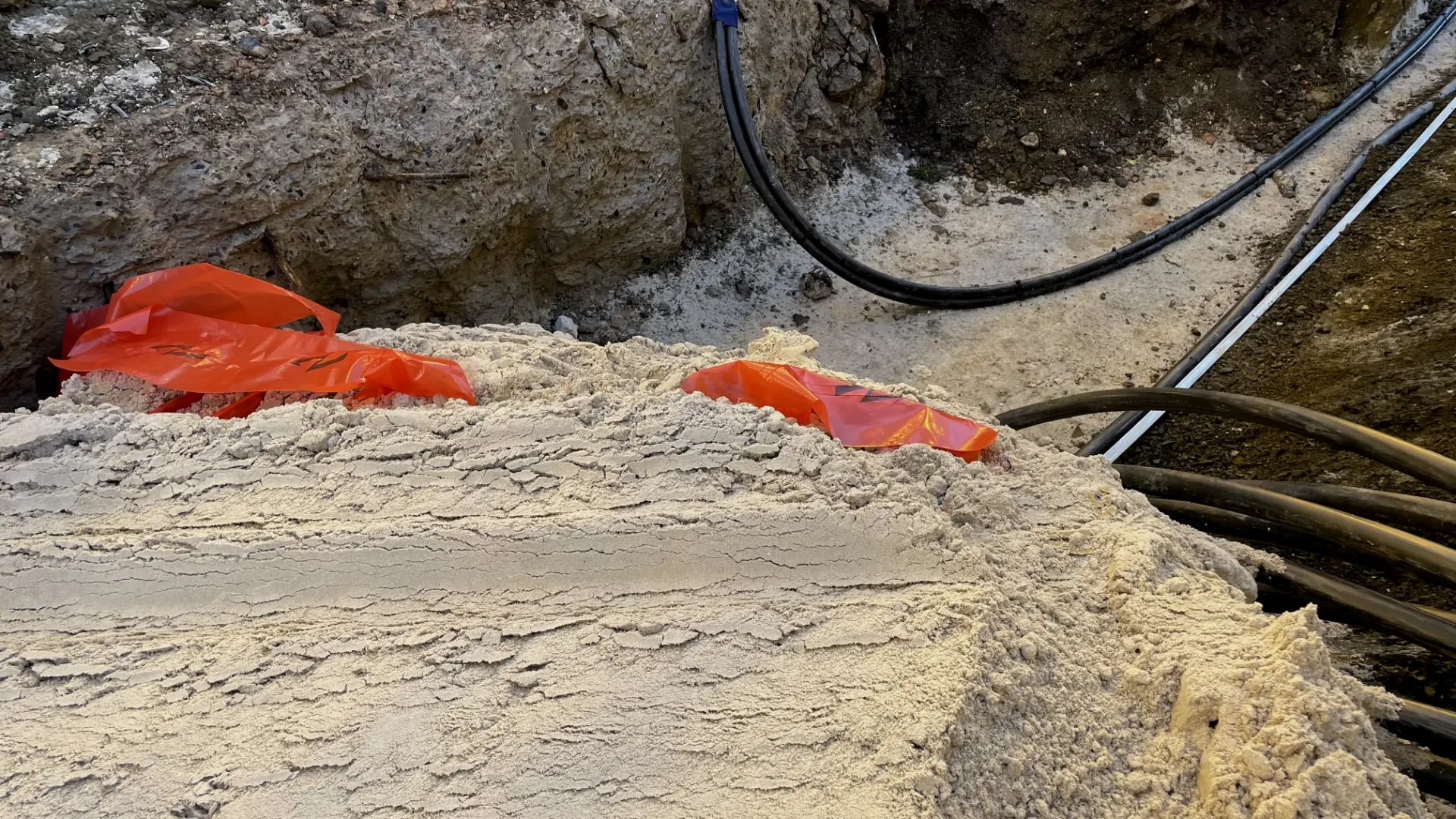 dodavka-a-montaz-privodni-kabelaze-pro-rozvadece-asimilacniho-osvetleni/4