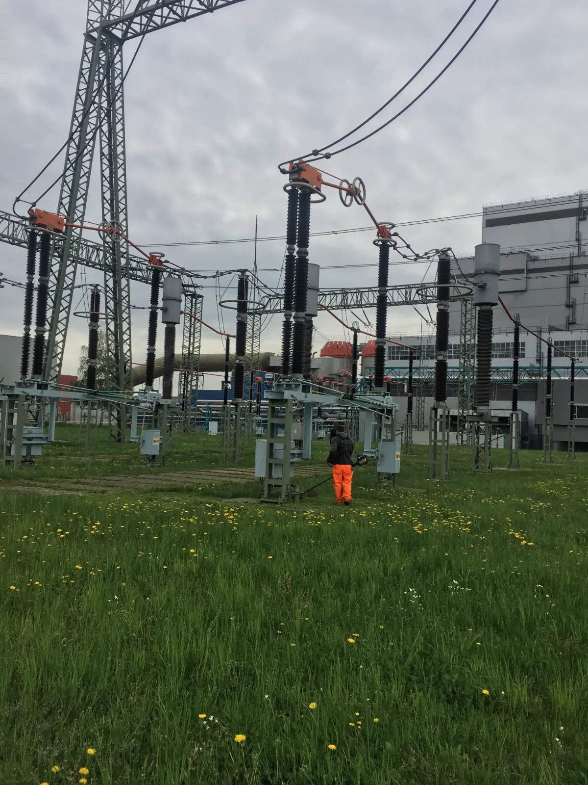 dozorova-cinnost-elektro-pri-pracech-pod-vedenim-vn-22-kv-a-vvn-110-kv/1