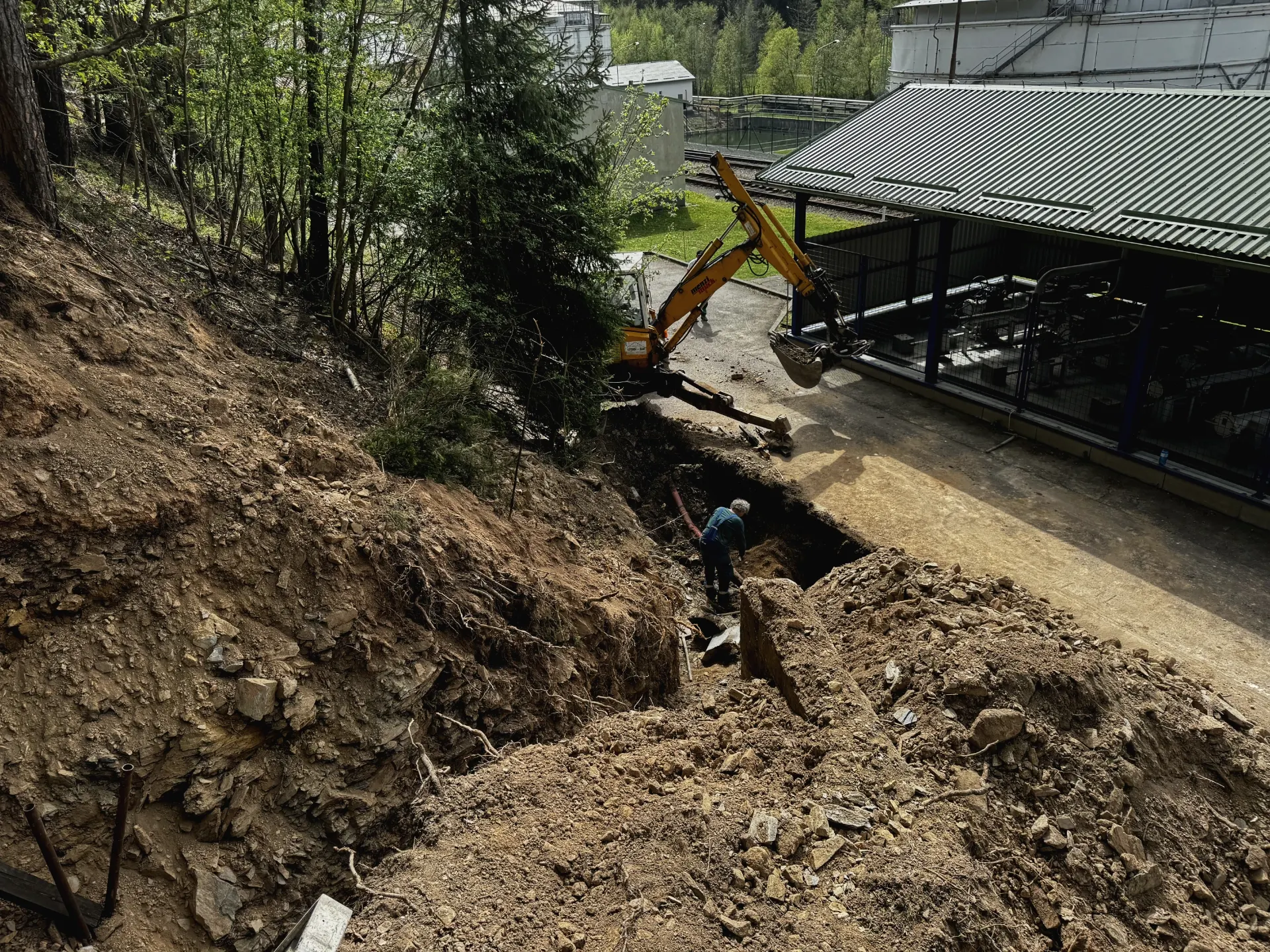 Rekonstrukce technologické části a stavební úpravy 4. ks trafostanic