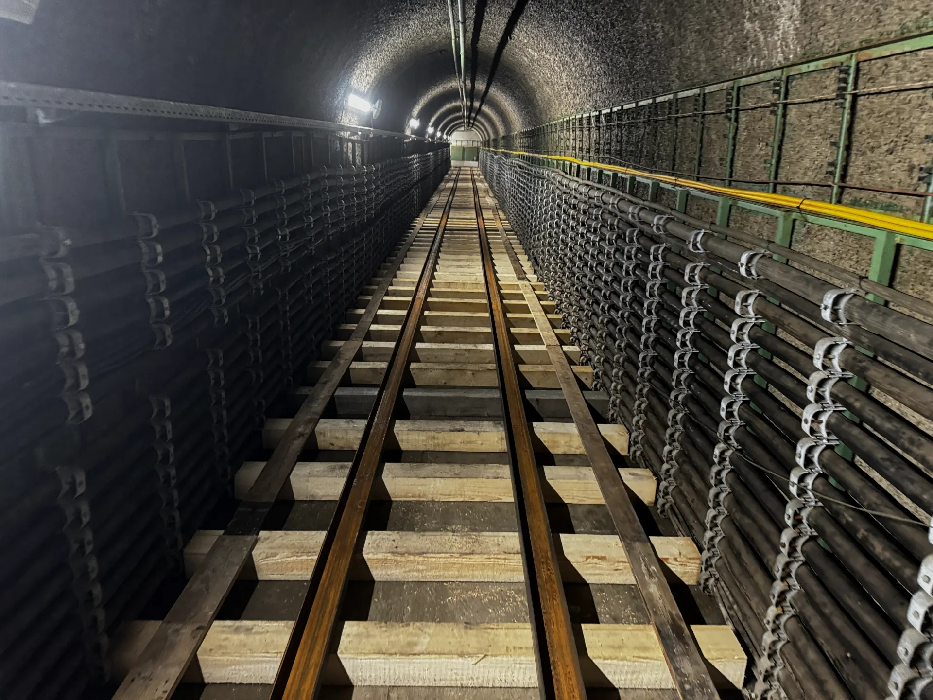 rekonstrukce-technologicke-casti-a-stavebni-upravy-4-ks-trafostanic/11