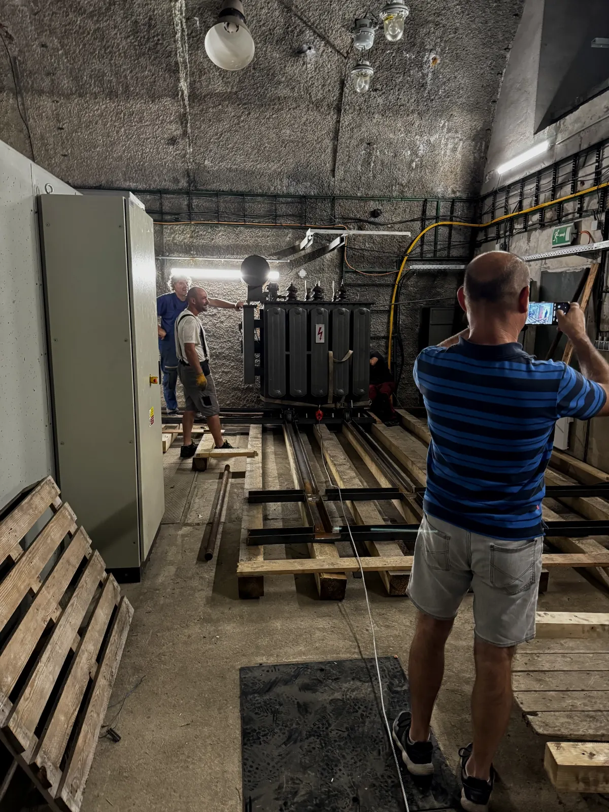 rekonstrukce-technologicke-casti-a-stavebni-upravy-4-ks-trafostanic/12