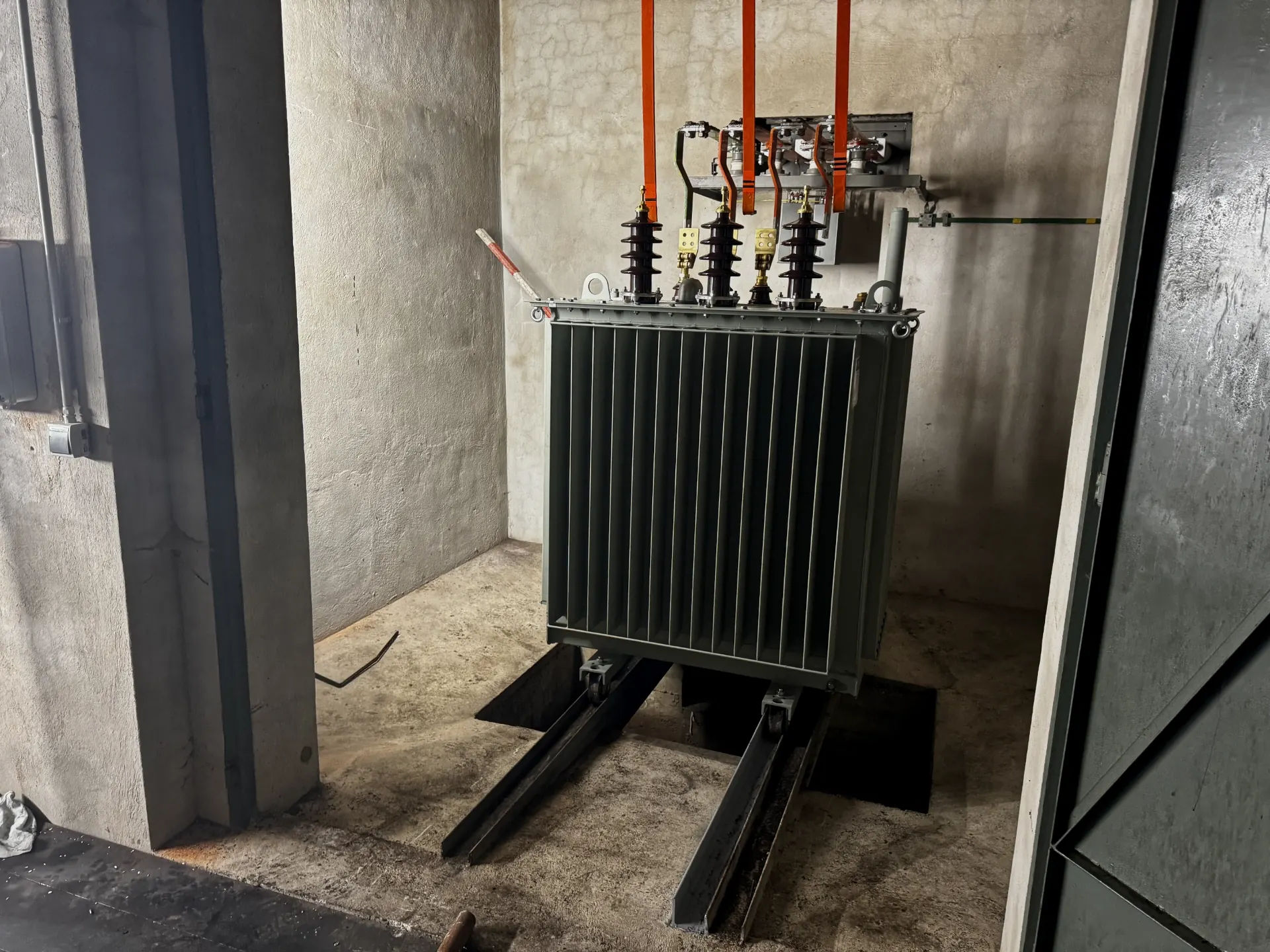 rekonstrukce-technologicke-casti-a-stavebni-upravy-4-ks-trafostanic/13