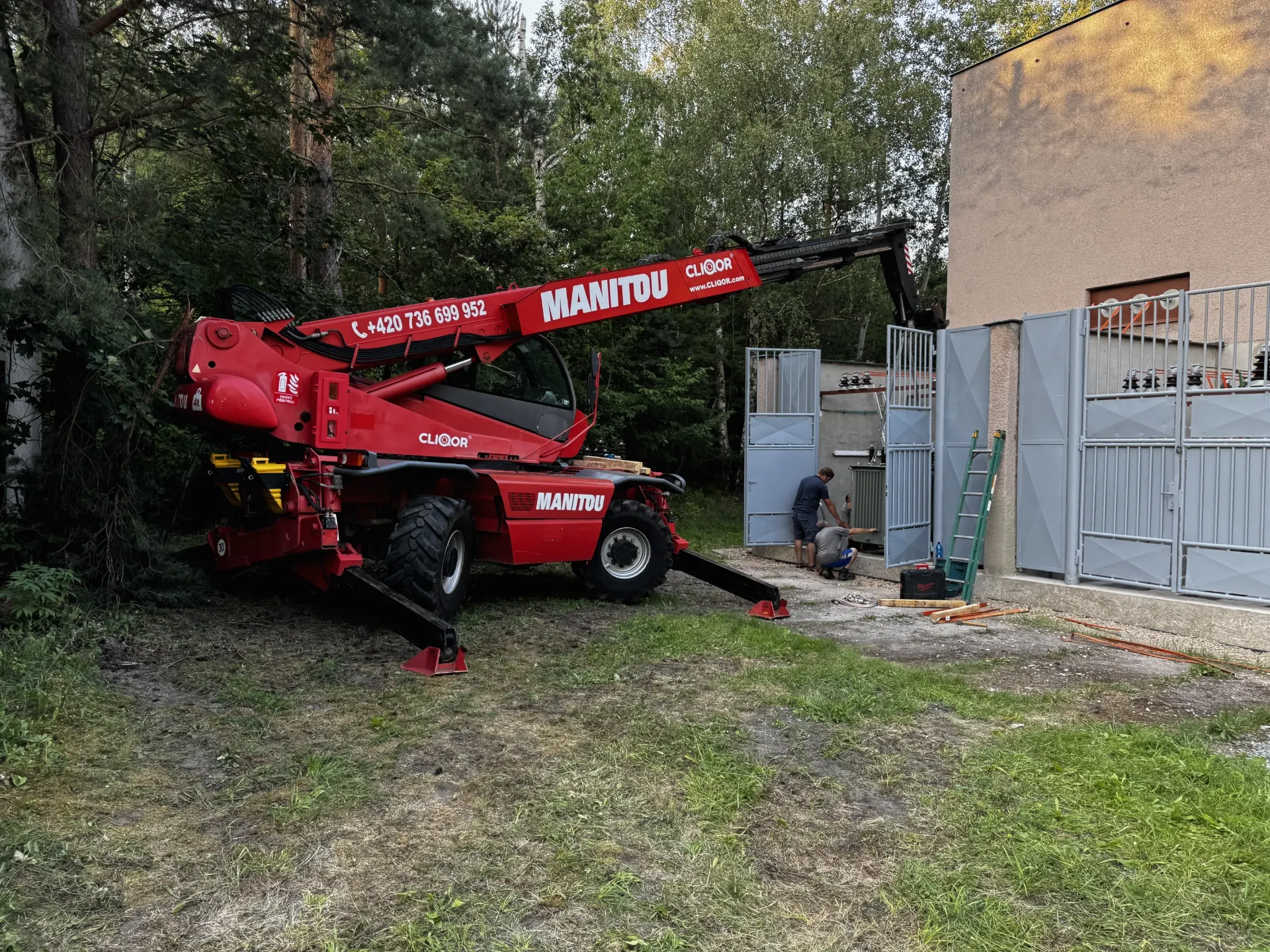 rekonstrukce-technologicke-casti-a-stavebni-upravy-4-ks-trafostanic/14