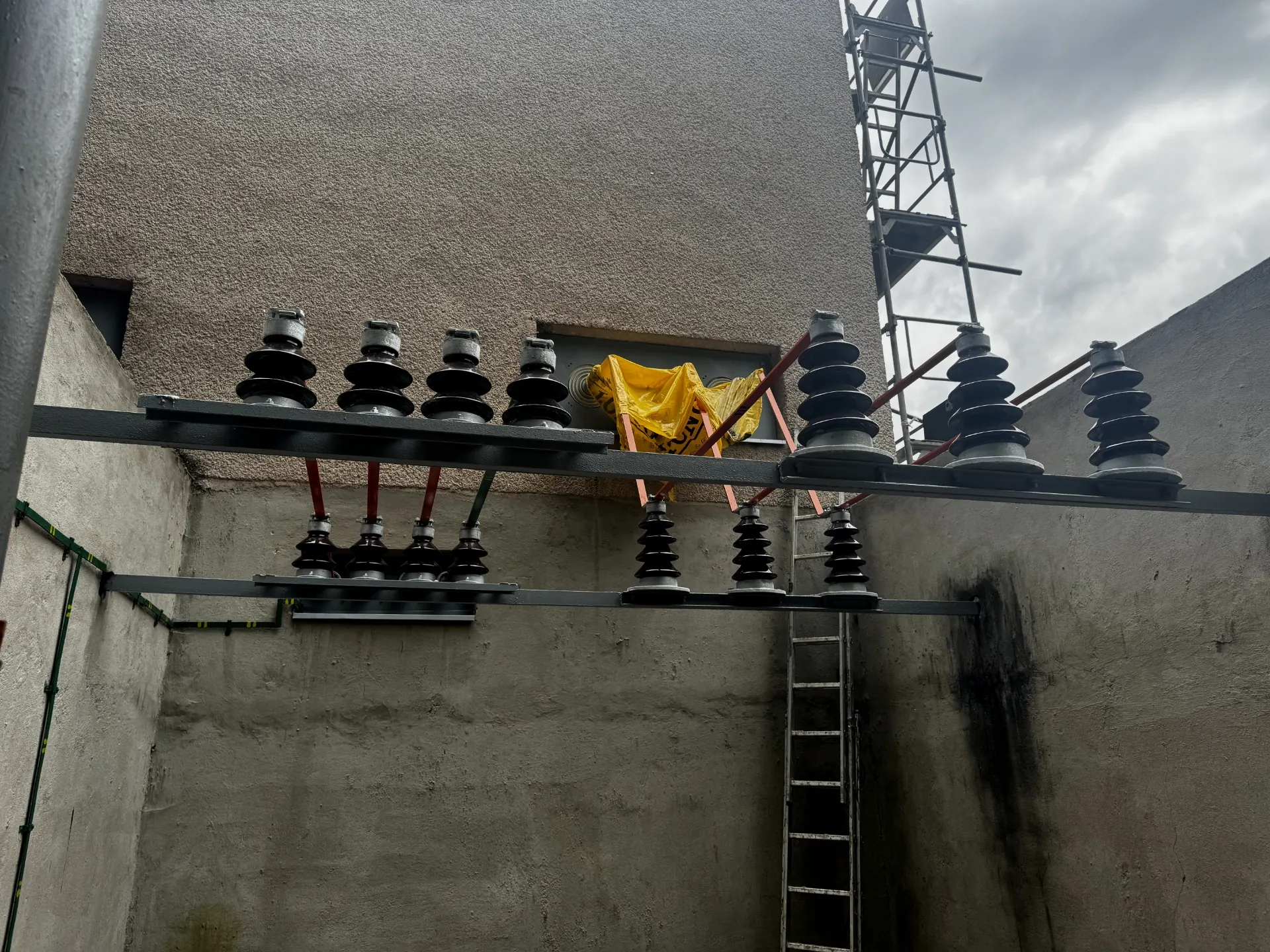 rekonstrukce-technologicke-casti-a-stavebni-upravy-4-ks-trafostanic/4