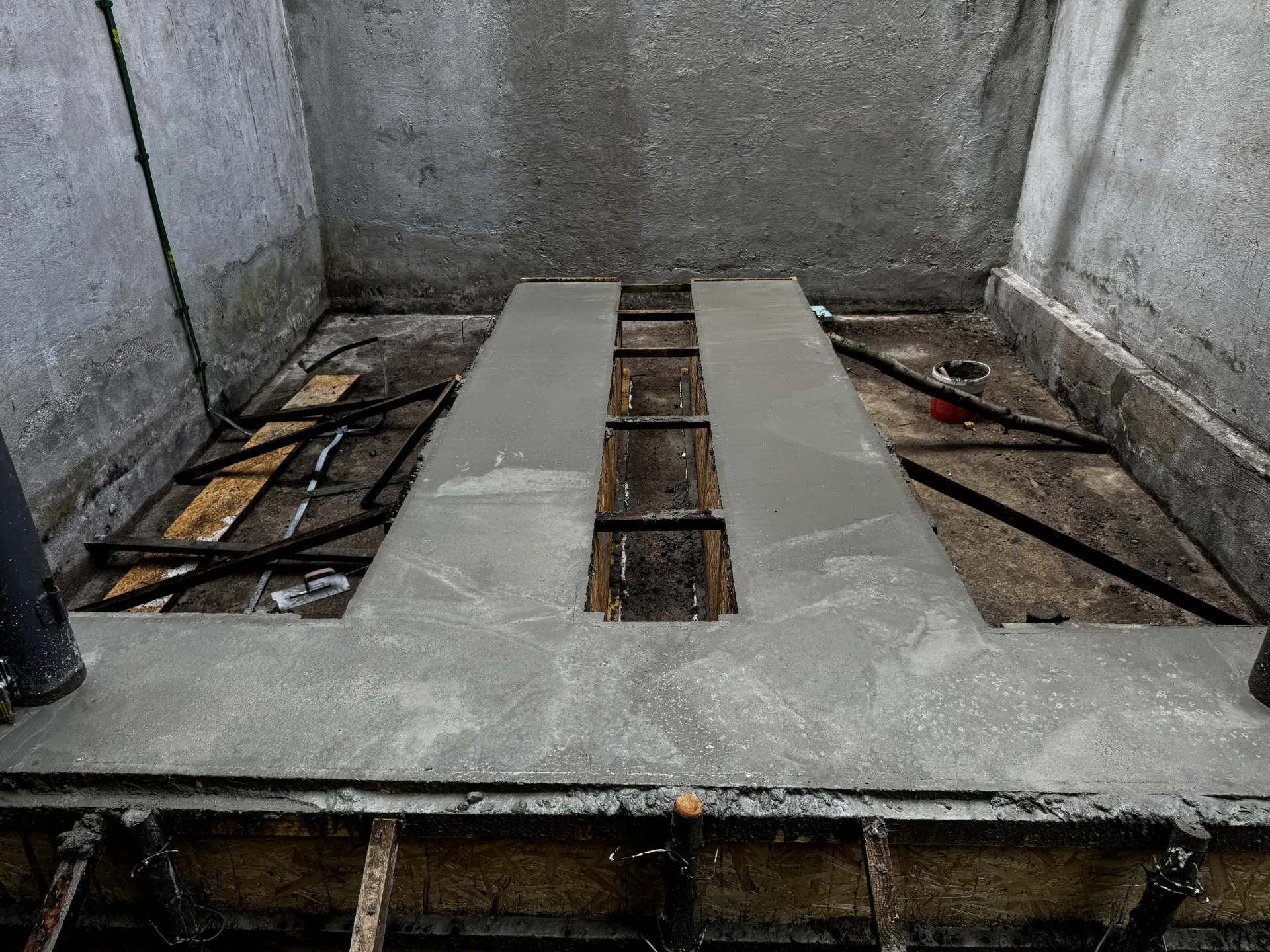 rekonstrukce-technologicke-casti-a-stavebni-upravy-4-ks-trafostanic/5