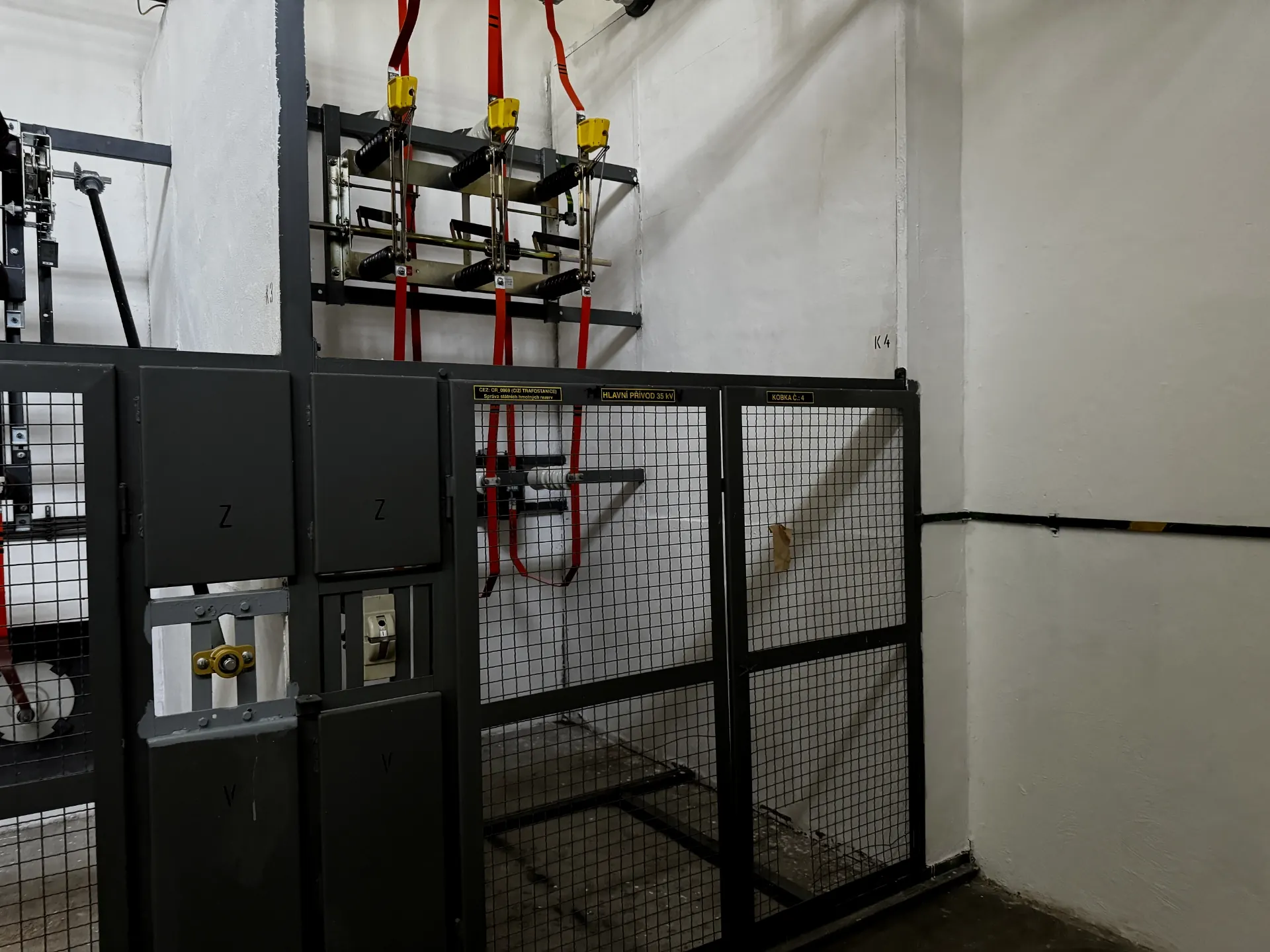 rekonstrukce-technologicke-casti-a-stavebni-upravy-4-ks-trafostanic/9