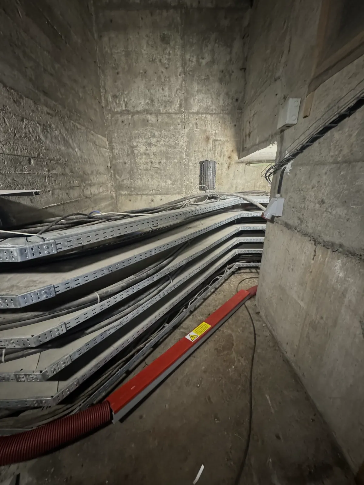 vd-nechranice-oprava-kabelovych-lavek-v-kabelovem-kanalu/5