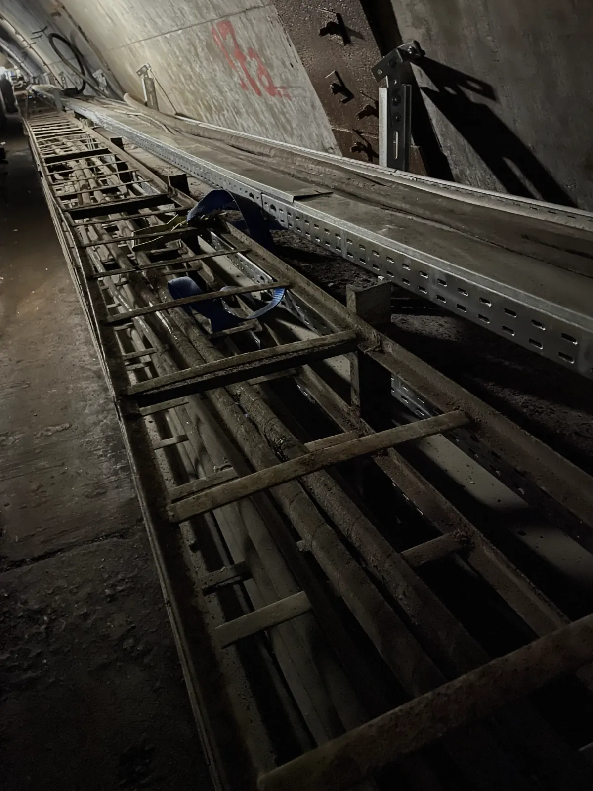 vd-nechranice-oprava-kabelovych-lavek-v-kabelovem-kanalu/9